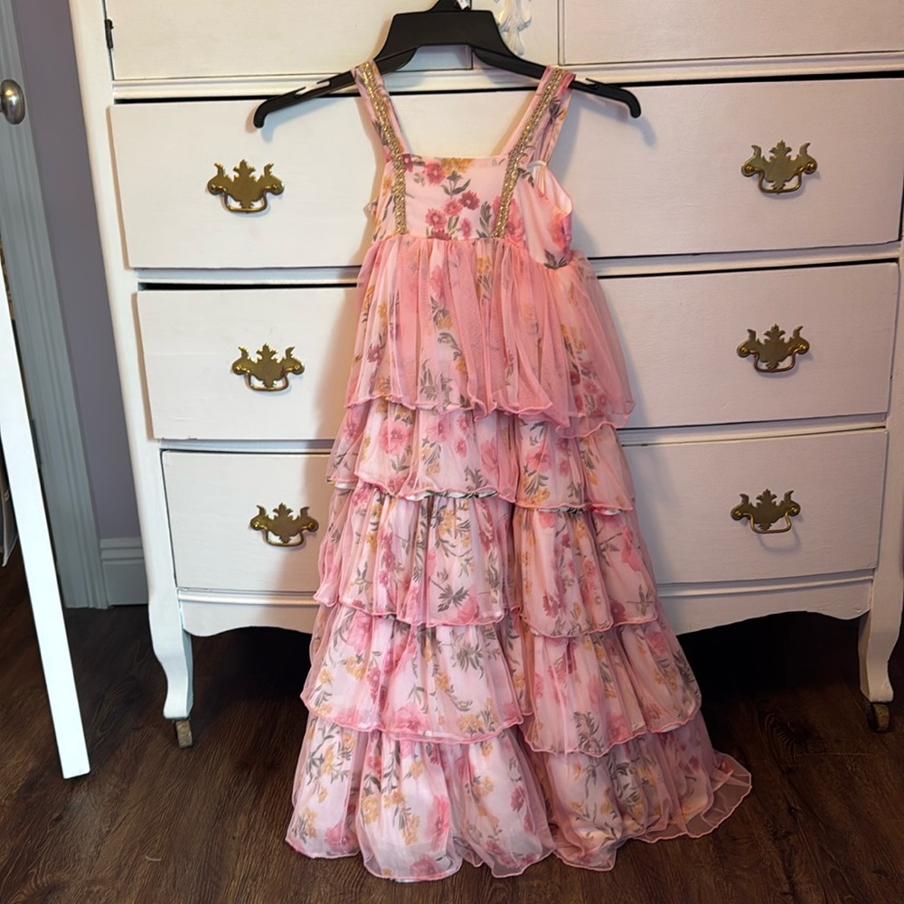 Well Dressed Wolf, wildling, nwot - never worn, size 6, duchess fancy floral